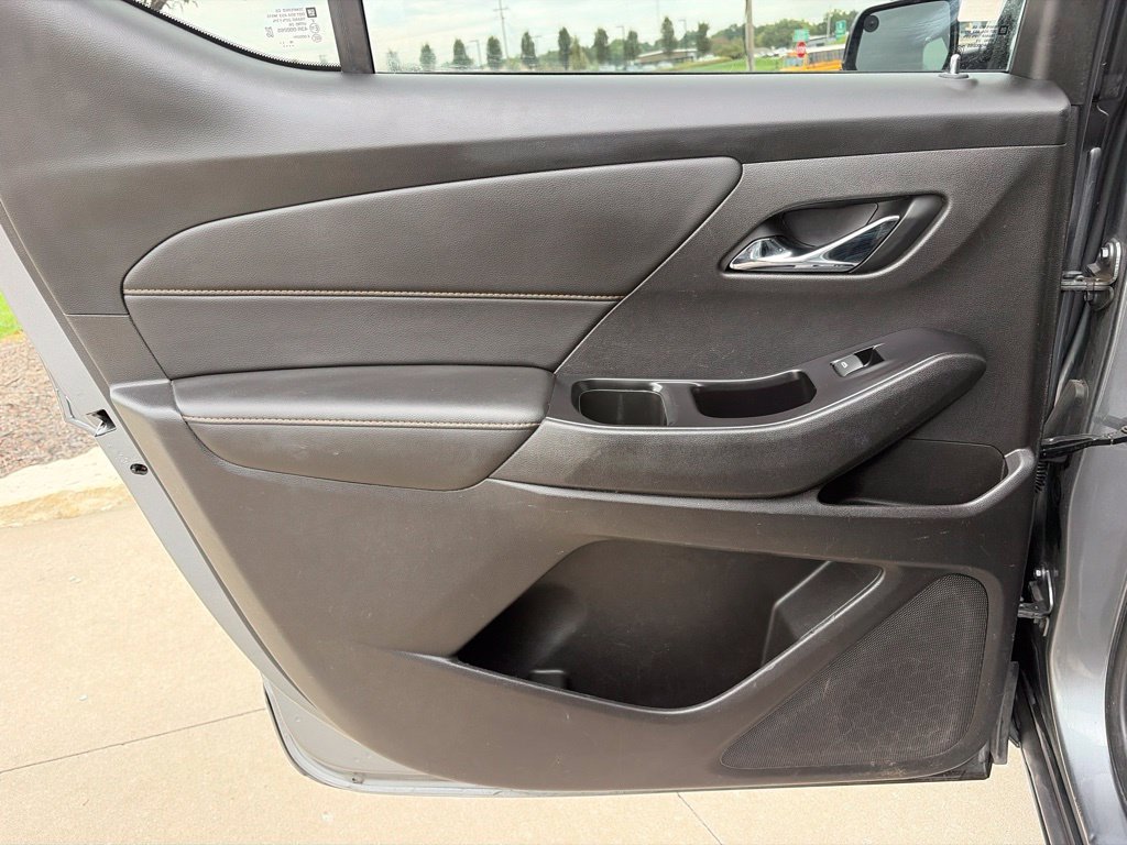 Used 2020 Chevrolet Traverse LS FWD image 37
