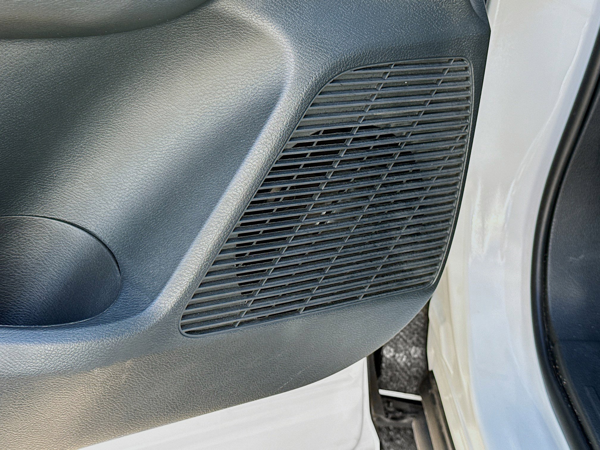 Used 2025 Nissan Kicks S image 22