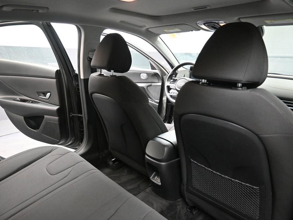 Certified 2024 Hyundai Elantra SEL w/ Convenience Package image 15