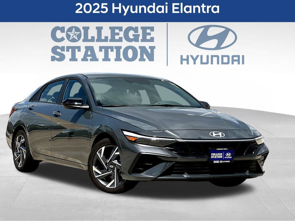Used 2025 Hyundai Elantra Sport FWD image 3