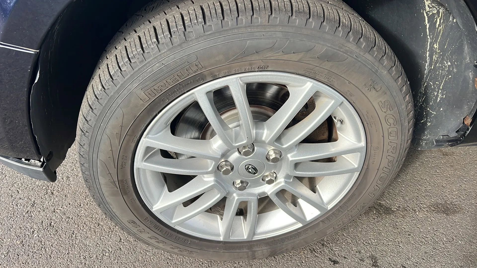 Used 2010 Land Rover Range Rover HSE image 15