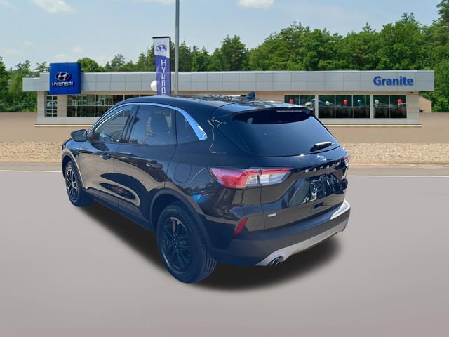Used 2020 Ford Escape SE image 3