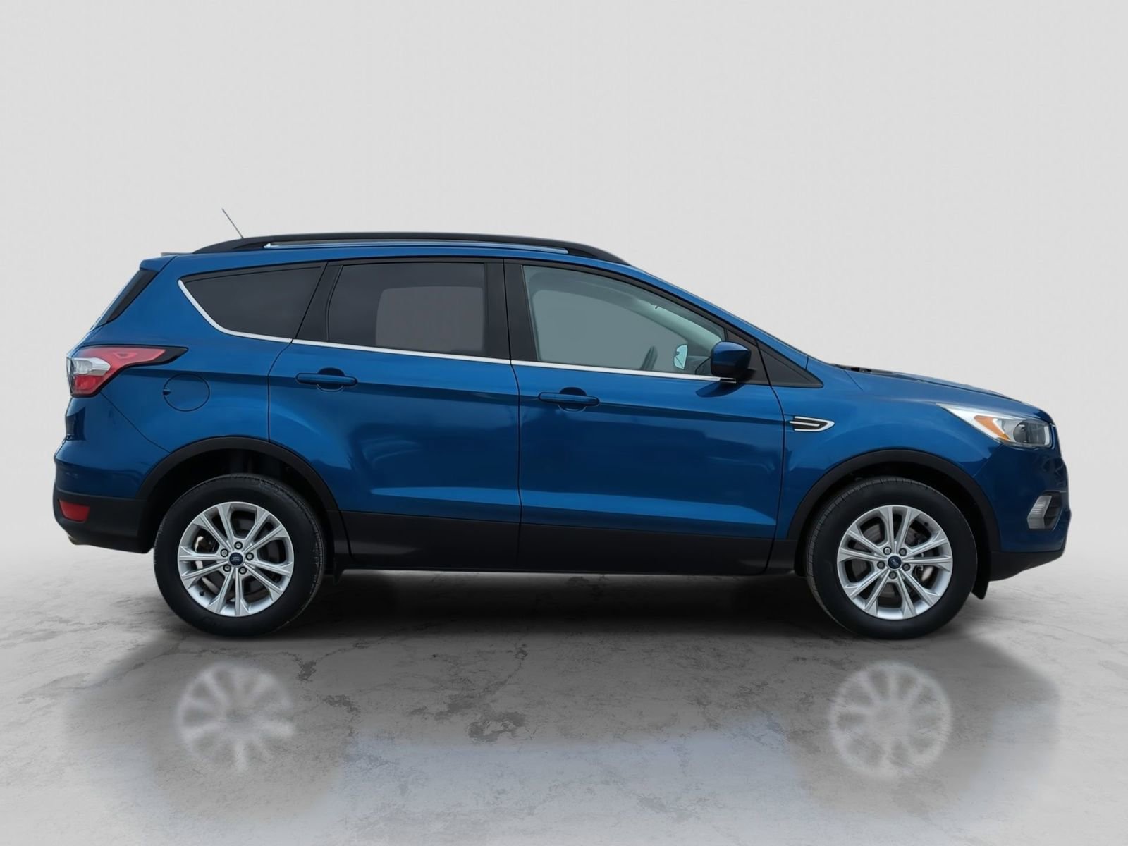 Used 2018 Ford Escape SE w/ SE Sync 3 Package image 9