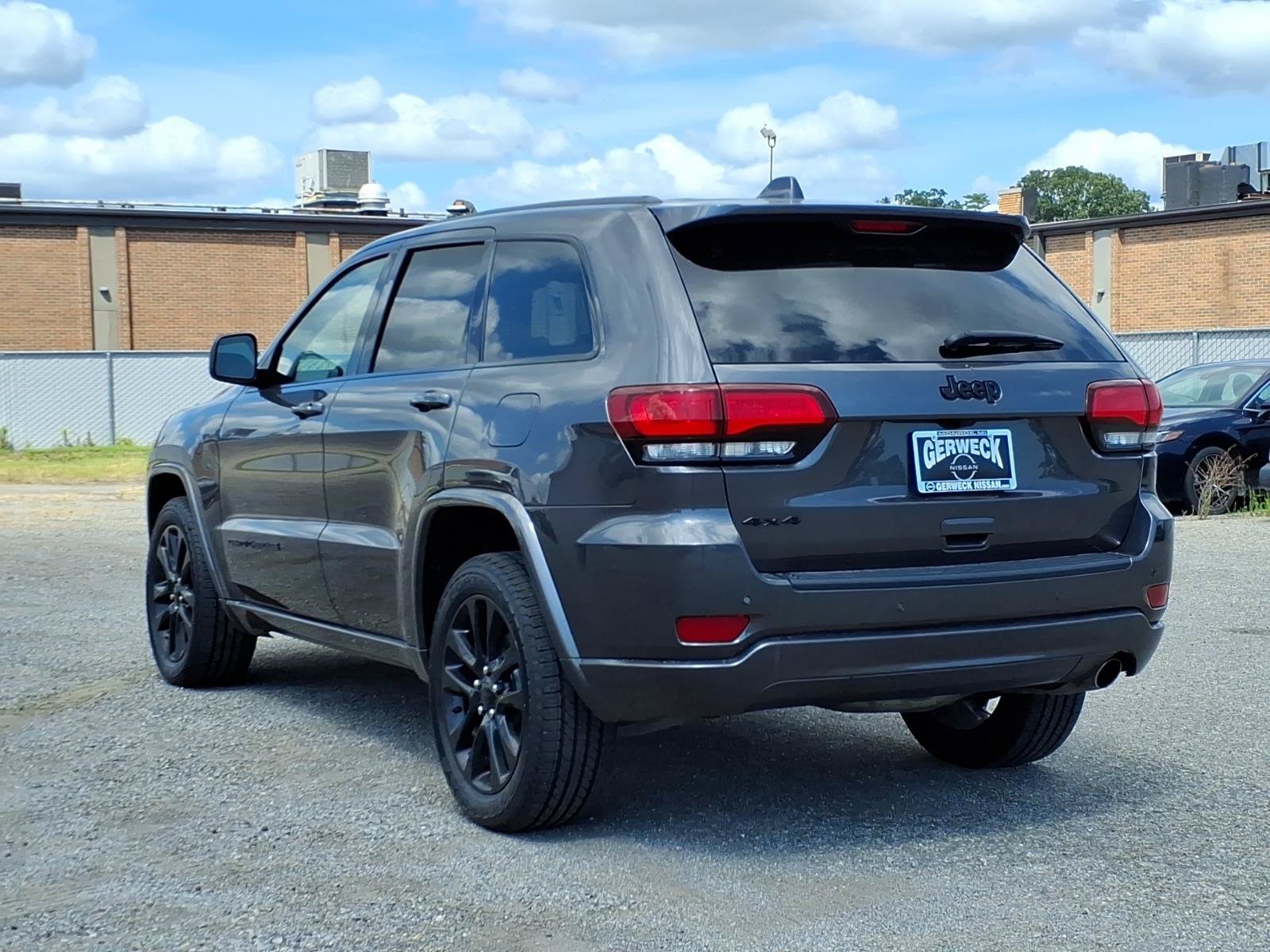 Used 2020 Jeep Grand Cherokee Altitude AWD/4WD image 6