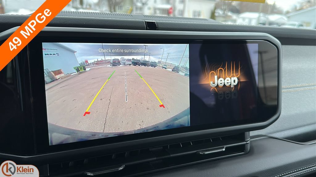 Used 2025 Jeep Wrangler Unlimited Sahara w/ Safety Group AWD/4WD image 21