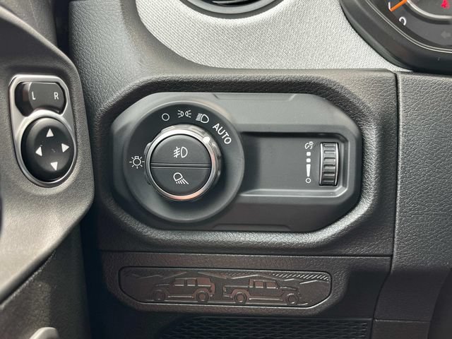 New 2025 Jeep Gladiator Sport AWD/4WD image 17