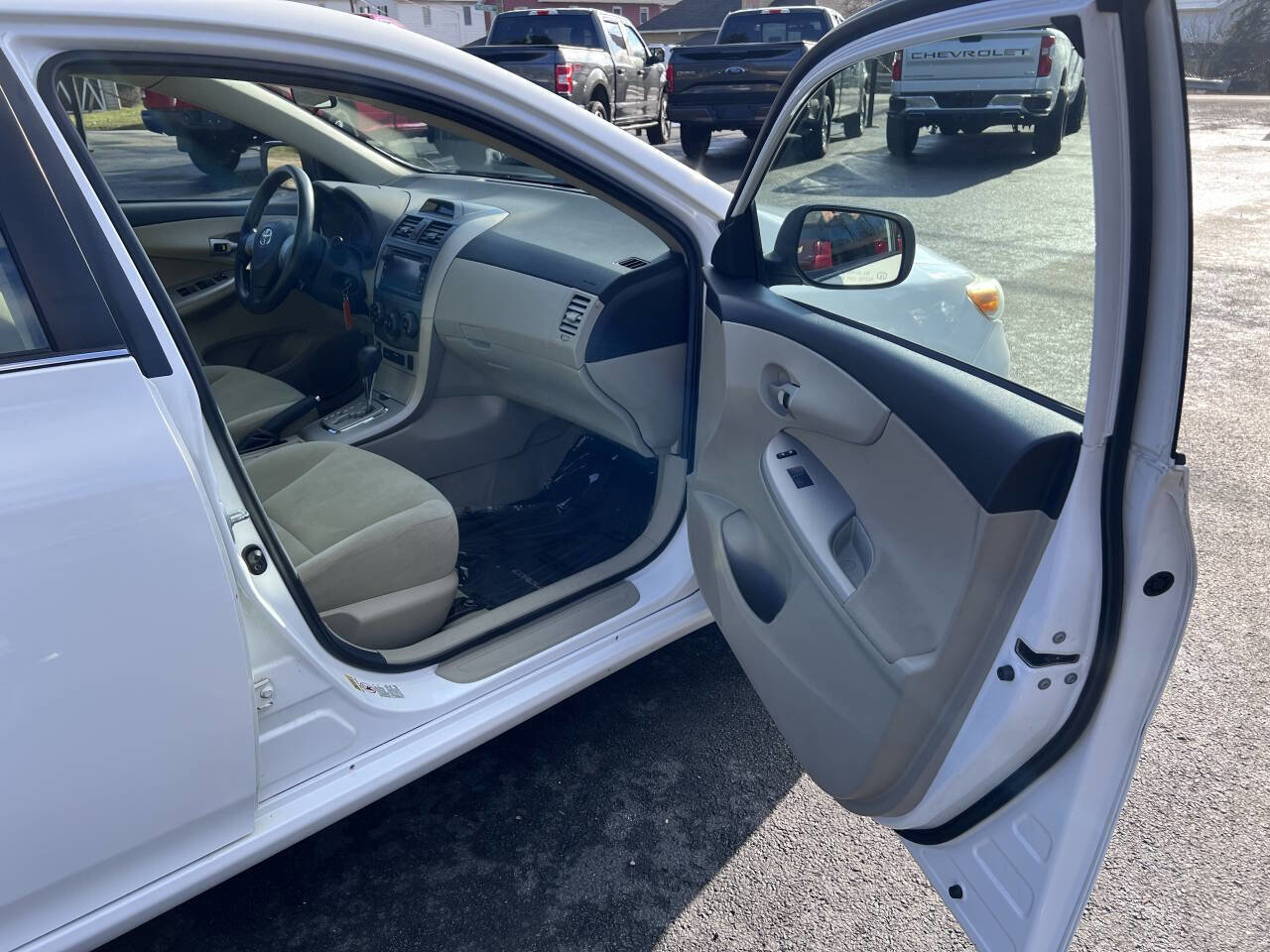 Used 2013 Toyota Corolla LE FWD image 21