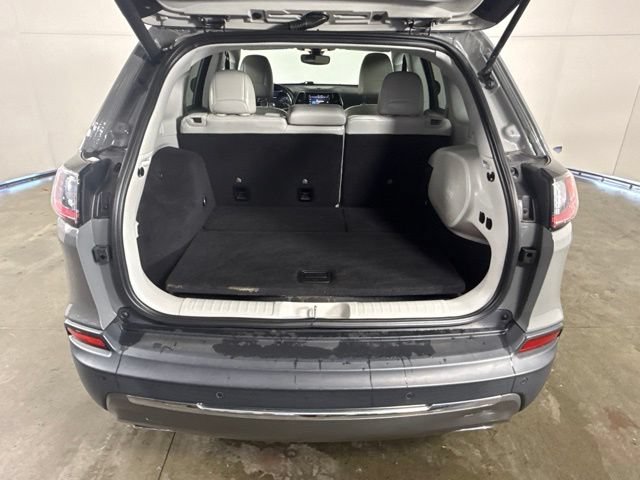 Used 2019 Jeep Cherokee Limited w/ Luxury Group AWD/4WD image 28