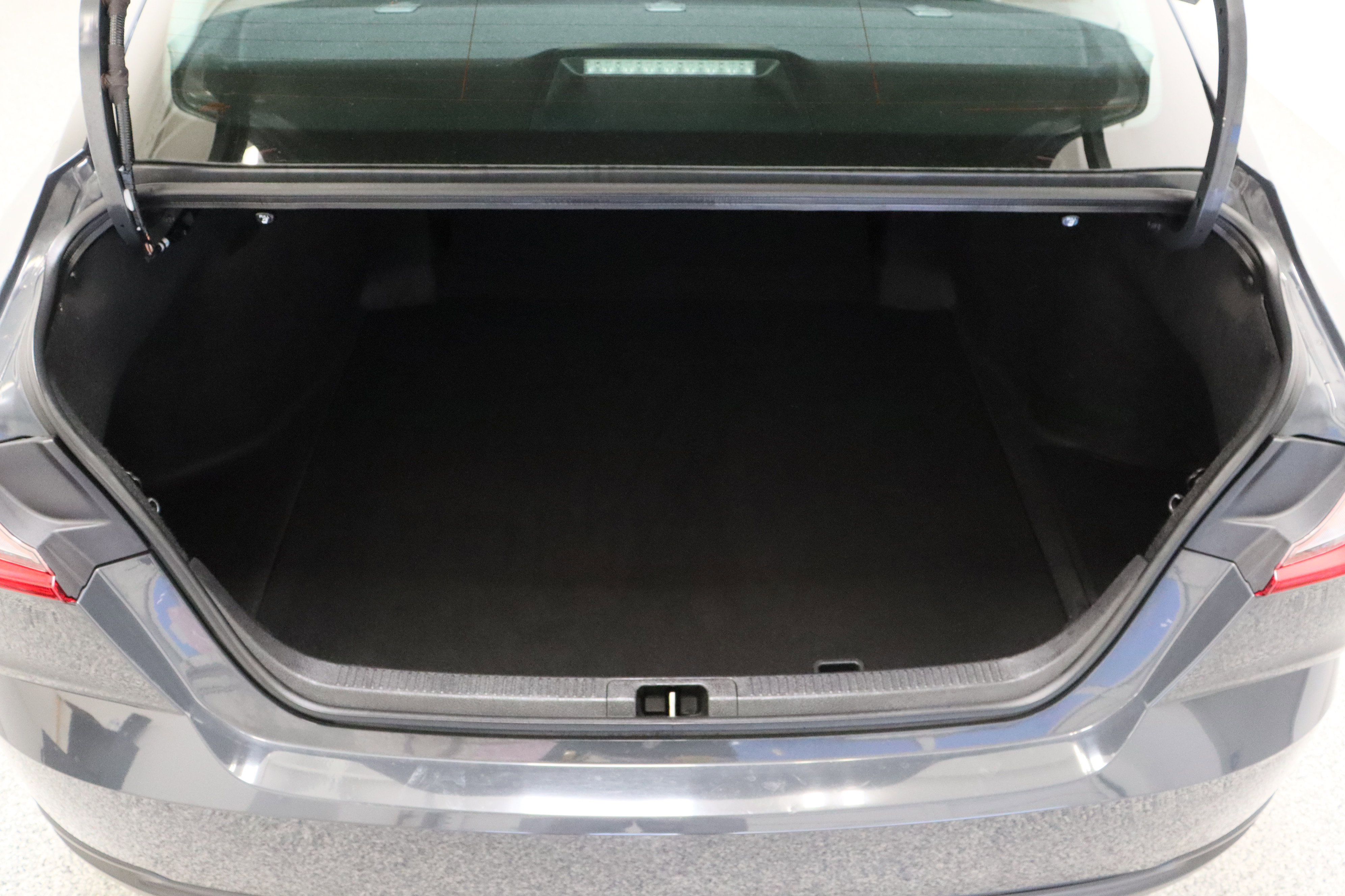 Used 2025 Toyota Camry LE FWD image 31