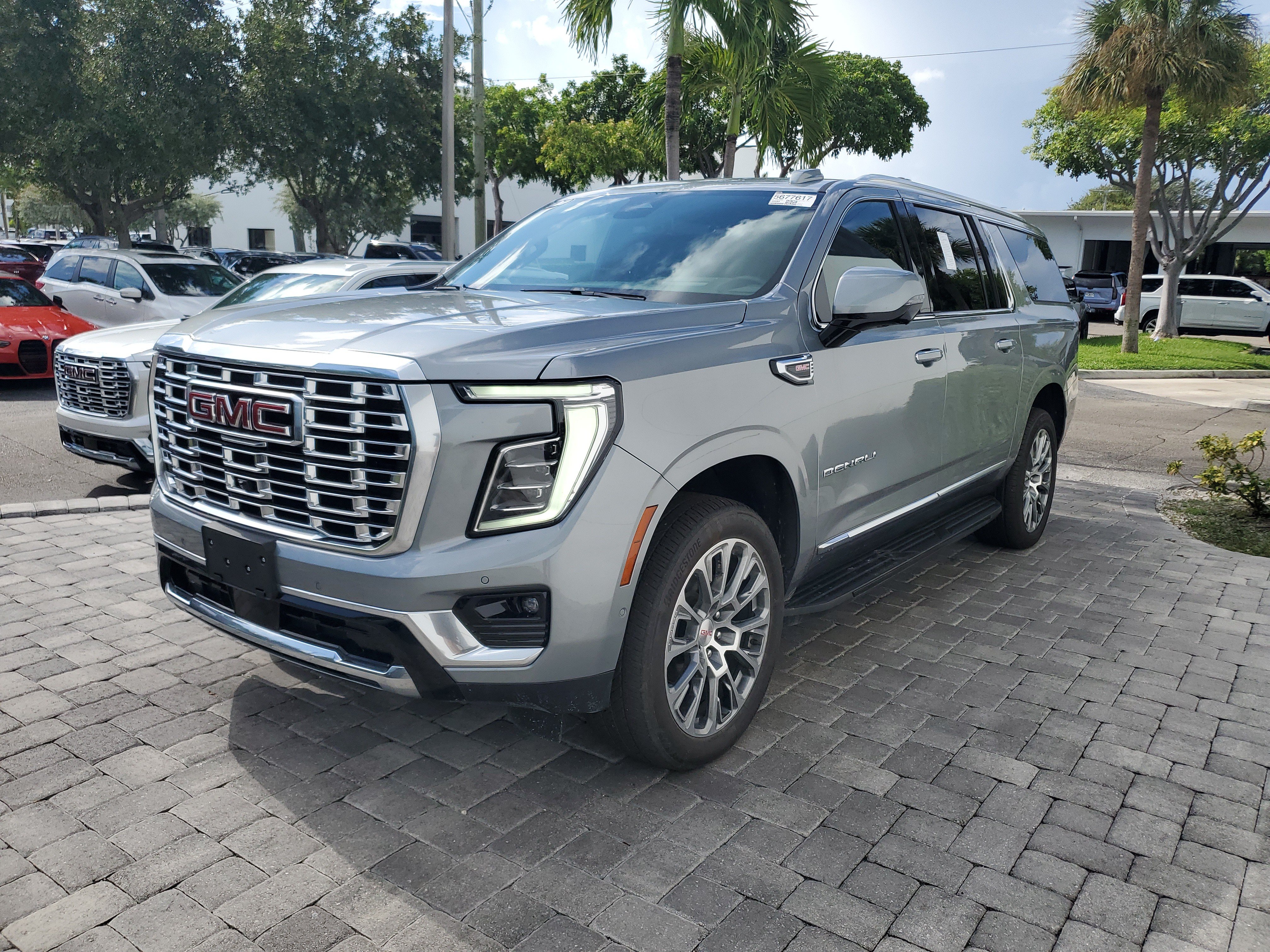 Used 2025 GMC Yukon XL Denali AWD/4WD image 3