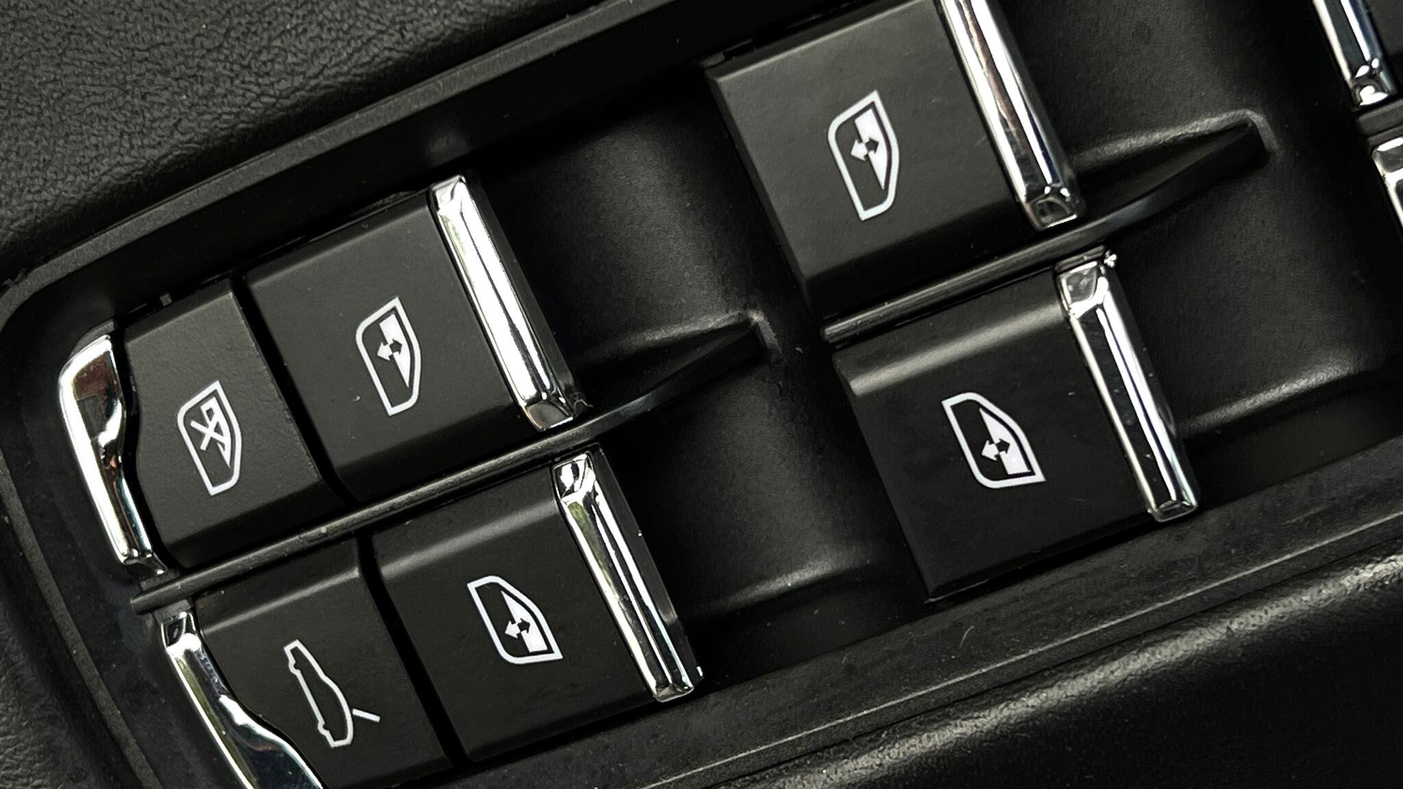 Used 2010 Porsche Panamera 4S image 40