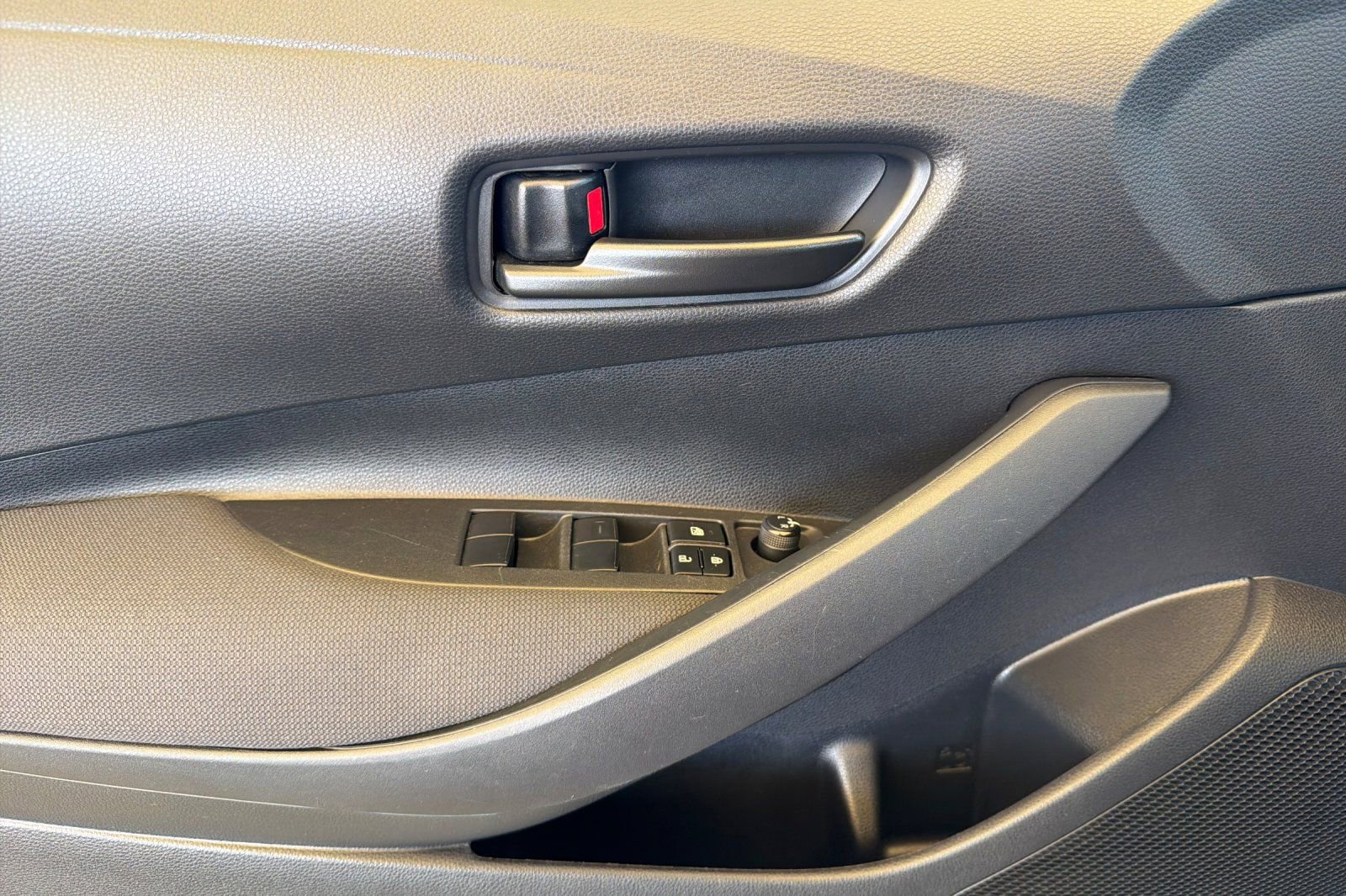 Used 2024 Toyota Corolla LE FWD image 12