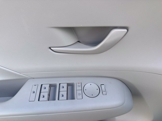 Used 2026 Hyundai Kona SE FWD image 8