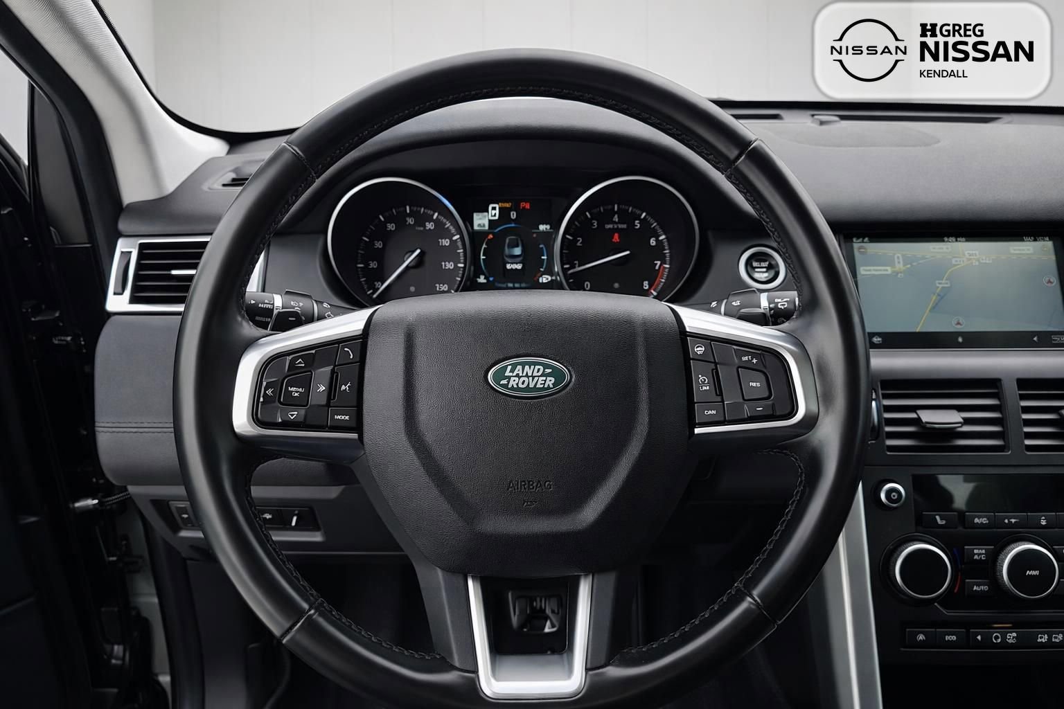 Used 2017 Land Rover Discovery Sport HSE AWD/4WD image 8
