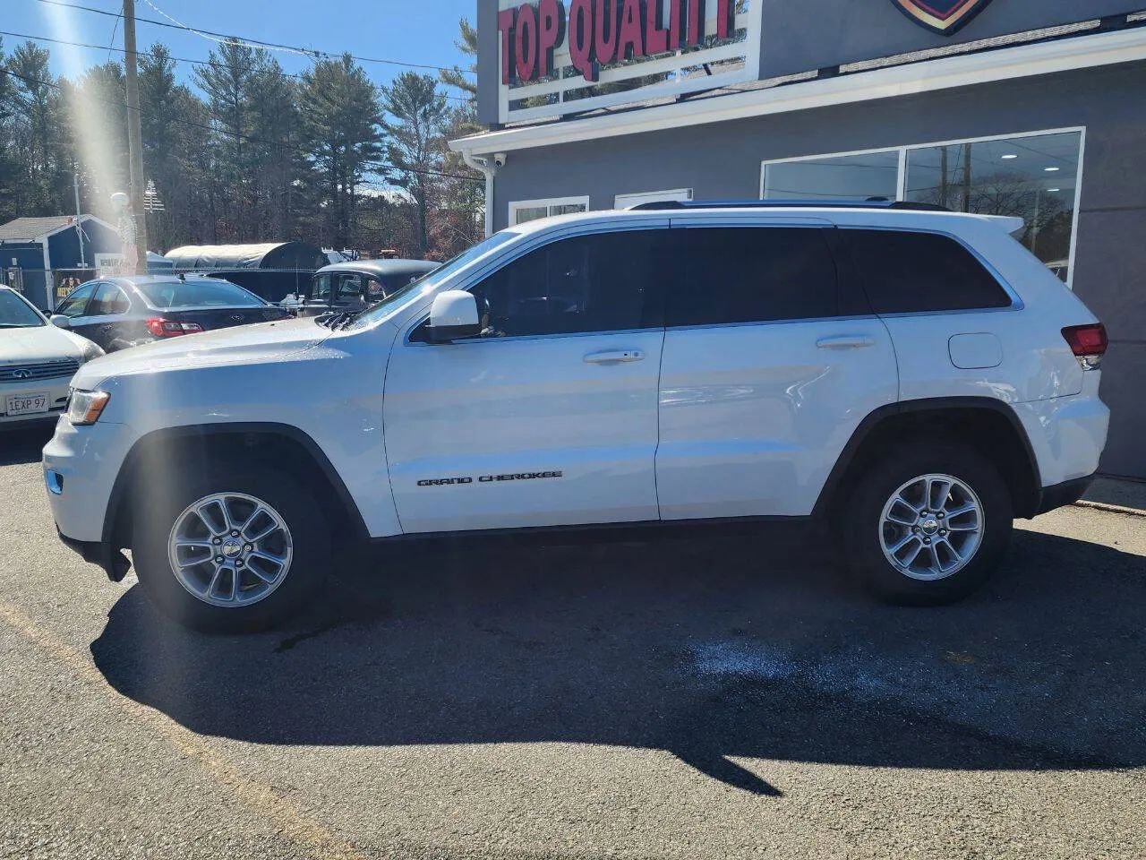 Used 2020 Jeep Grand Cherokee Laredo image 8