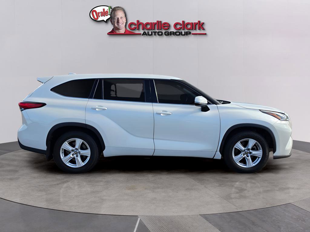 Used 2021 Toyota Highlander LE AWD/4WD image 7