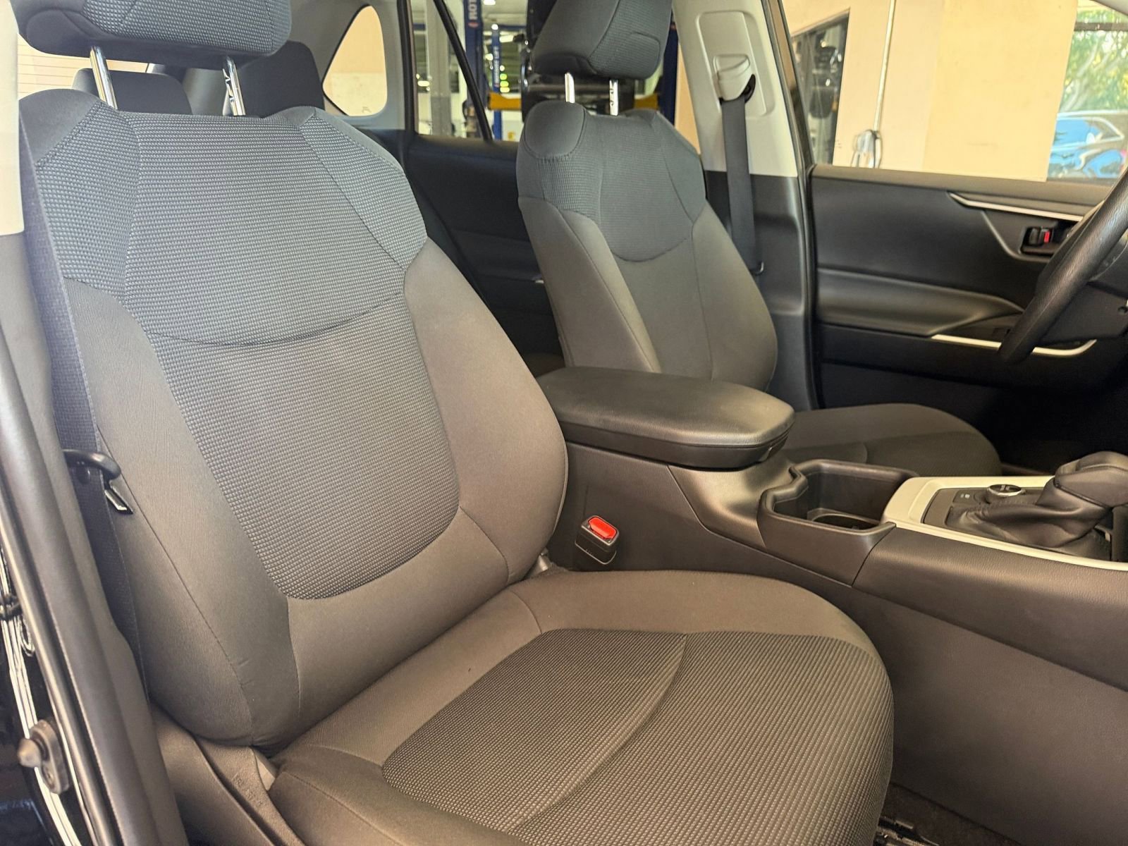 Used 2025 Toyota RAV4 LE image 40