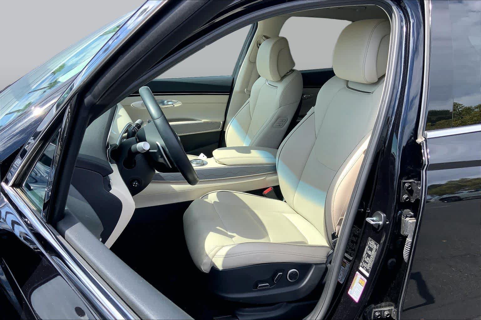 Used 2025 Genesis GV70 2.5T w/ Advanced Package AWD/4WD image 7