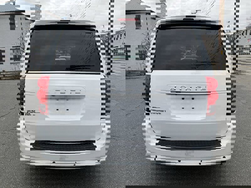 Used 2017 Dodge Grand Caravan SE image 6