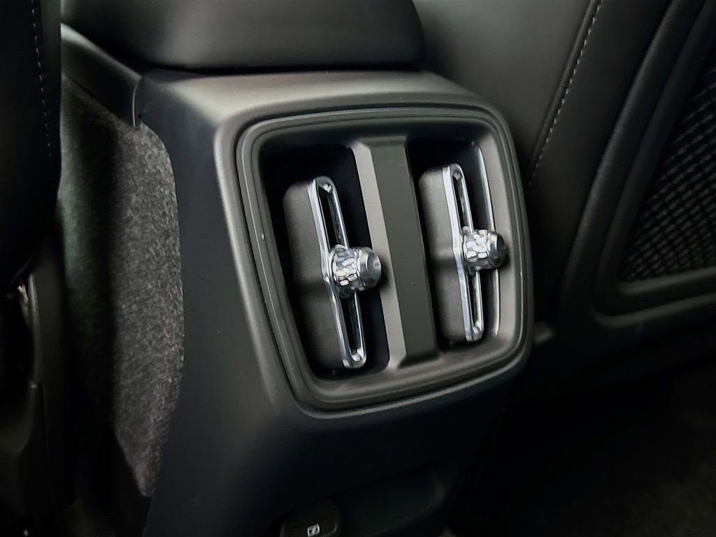 Used 2023 Volvo C40 Recharge Core image 26