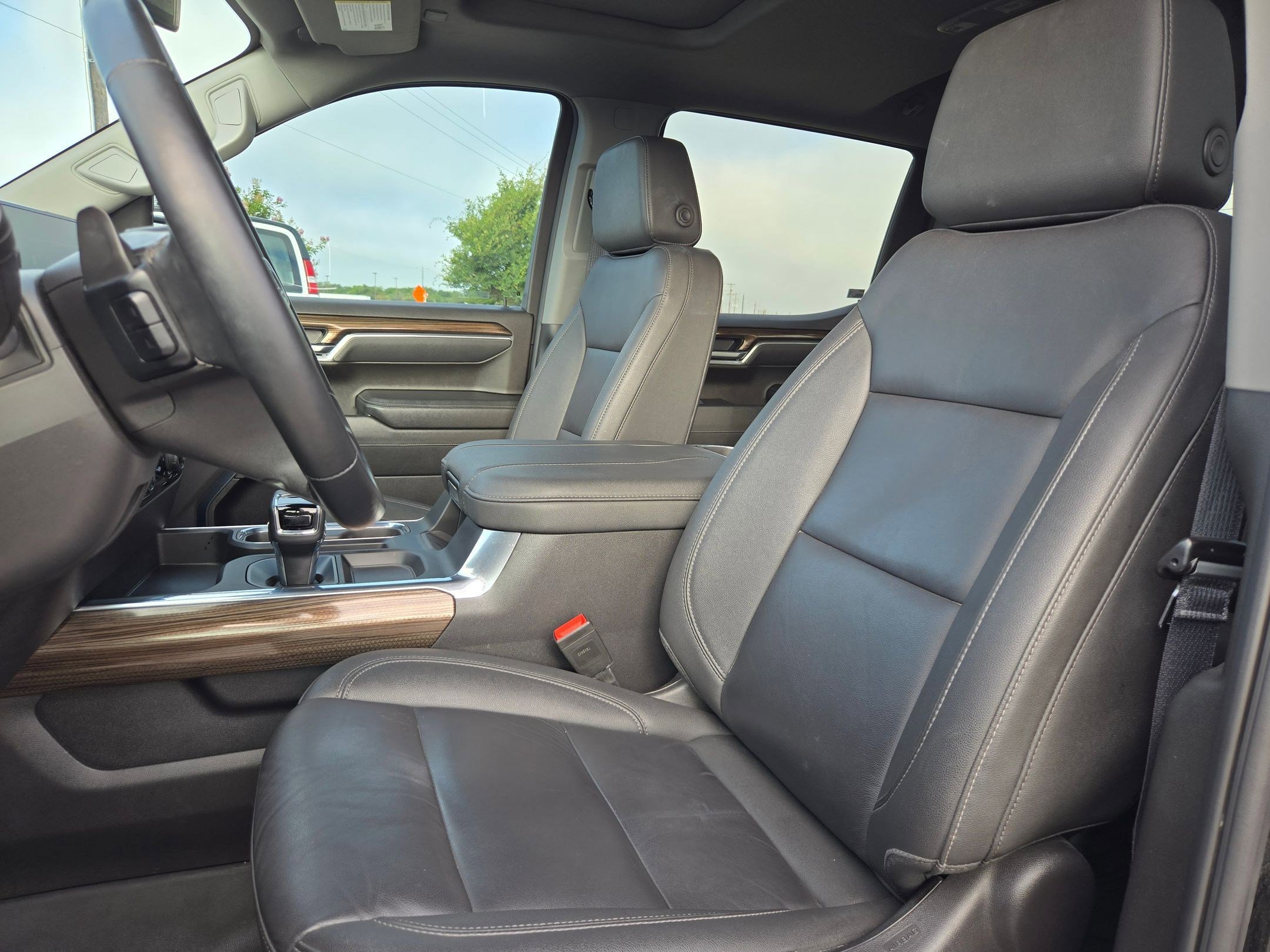 Used 2025 Chevrolet Silverado 1500 LT Trail Boss w/ Convenience Package II AWD/4WD image 10