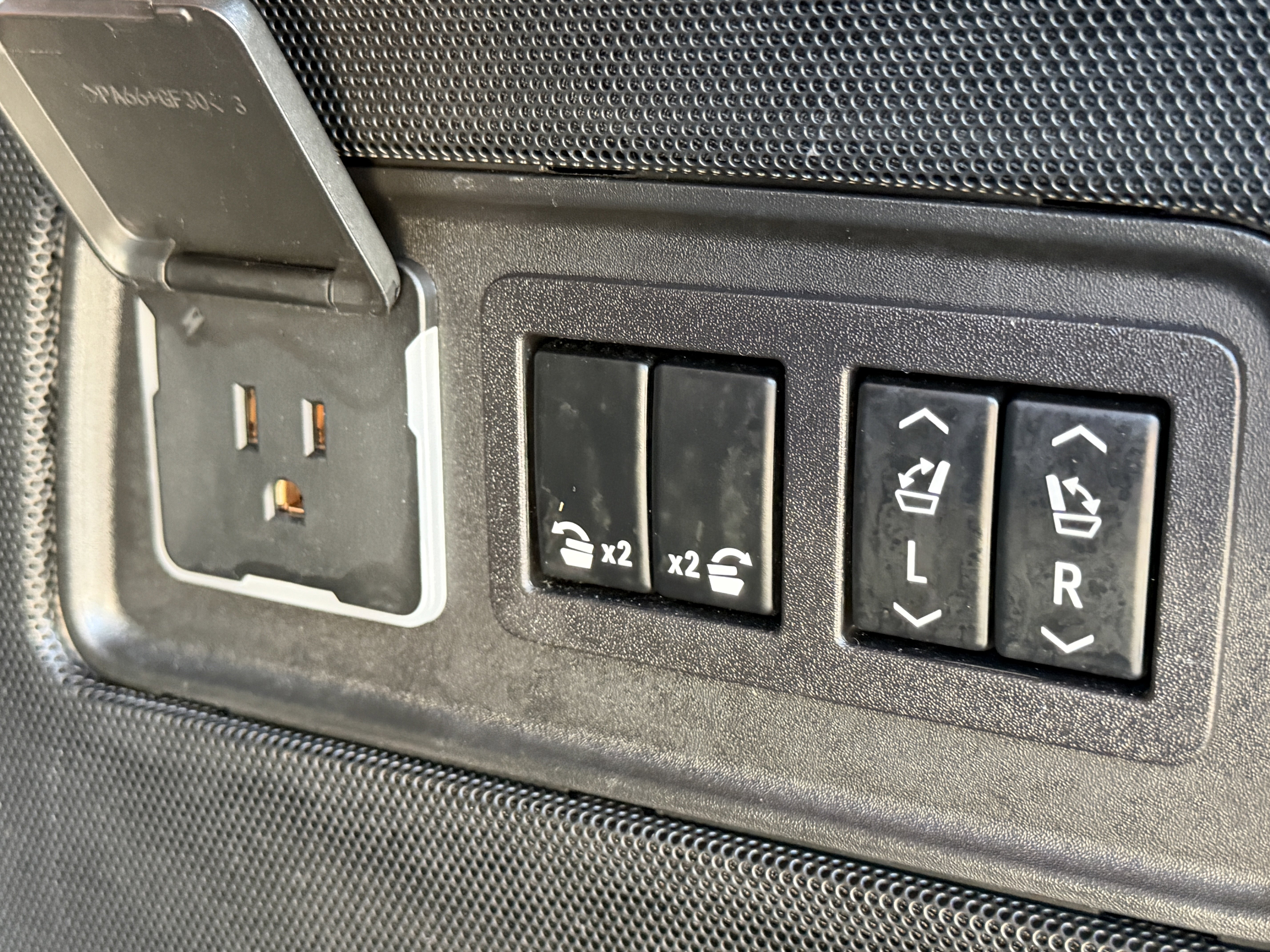 Used 2023 Cadillac Escalade ESV V image 28