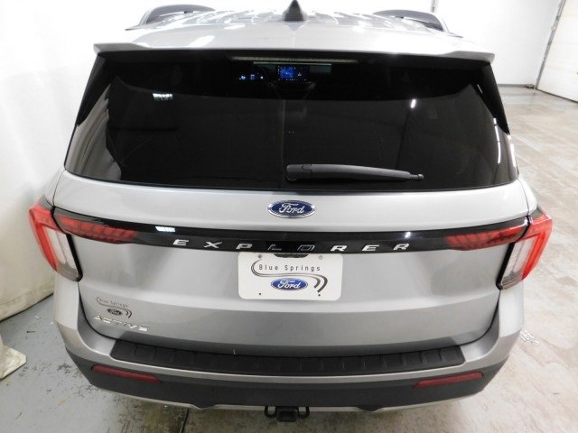Used 2025 Ford Explorer Active w/ Active Comfort Package image 4