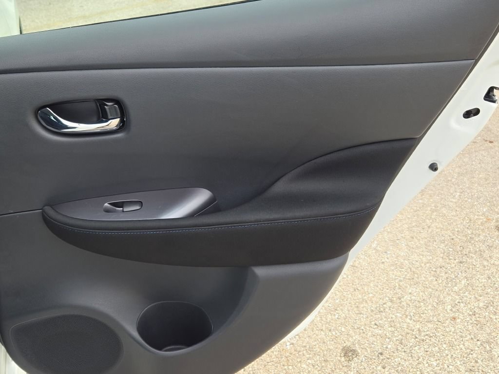 Used 2025 Nissan Leaf S FWD image 10