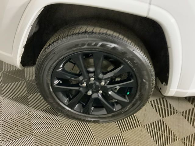 Used 2021 Jeep Grand Cherokee Laredo X AWD/4WD image 40