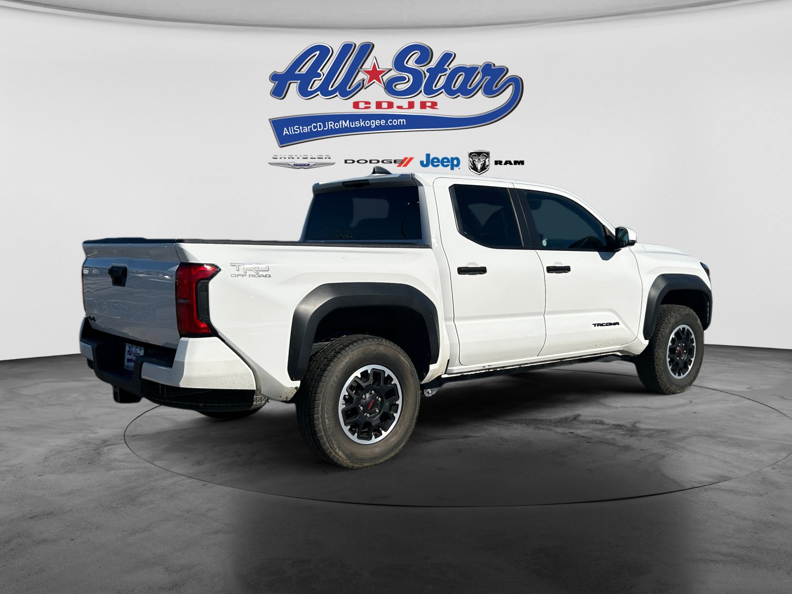 Used 2025 Toyota Tacoma TRD Off-Road AWD/4WD image 5
