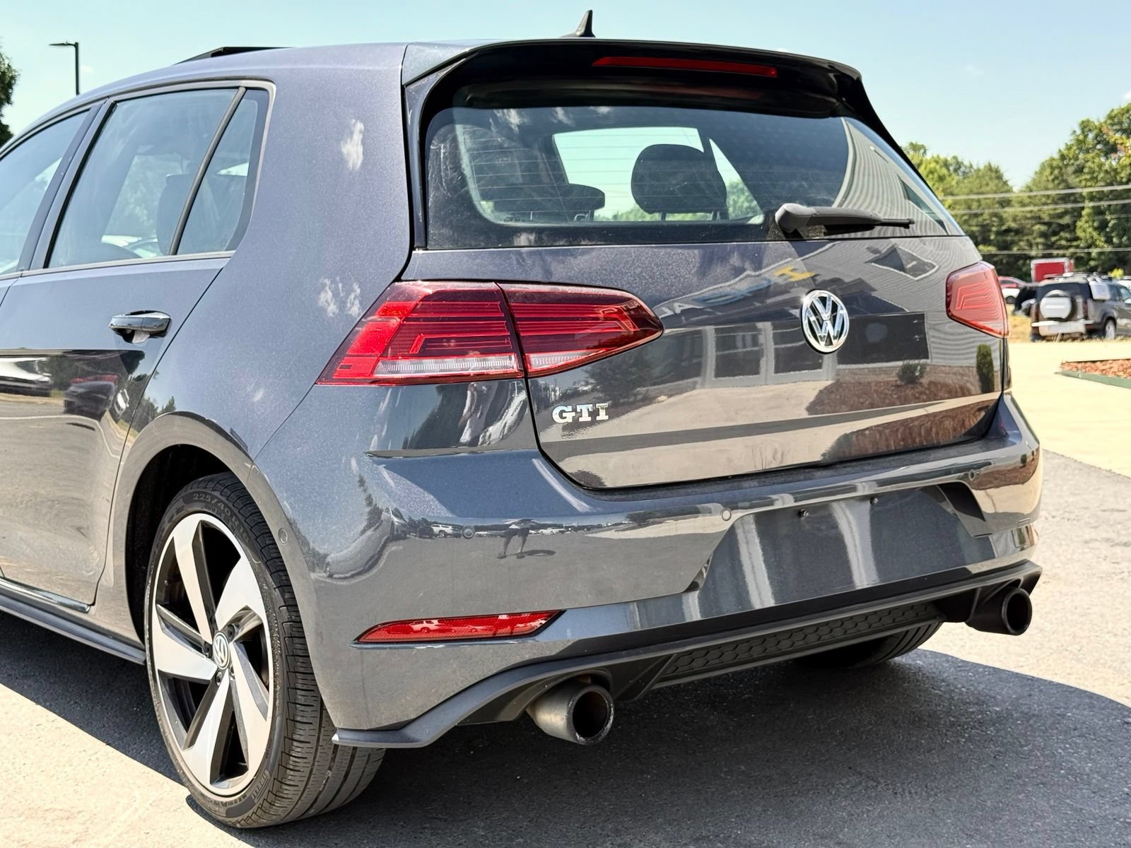 Used 2018 Volkswagen GTI SE FWD image 4