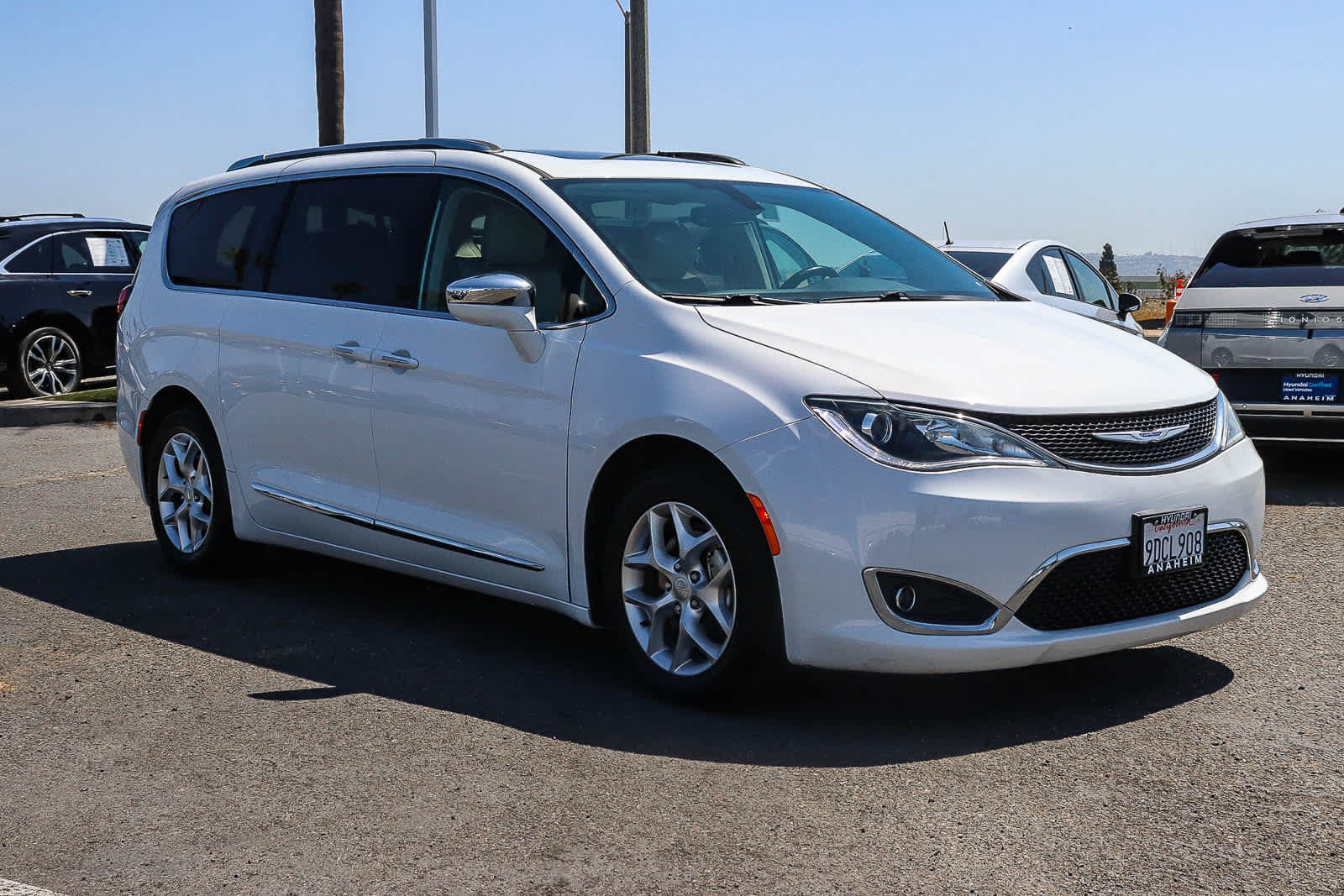 Used 2019 Chrysler Pacifica Limited FWD image 3
