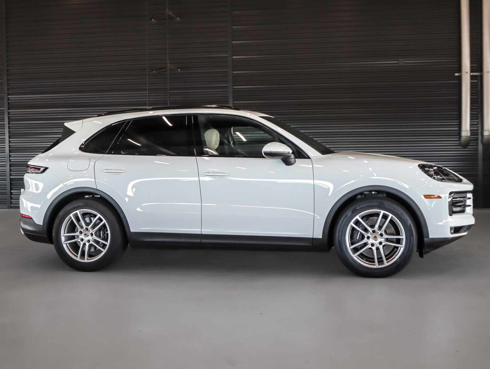 Used 2024 Porsche Cayenne AWD/4WD image 11