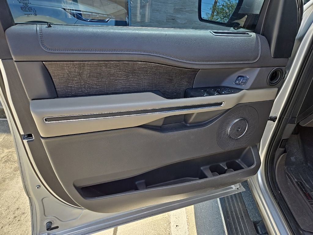Used 2019 Ford Expedition Limited w/ Equipment Group 302A RWD image 13