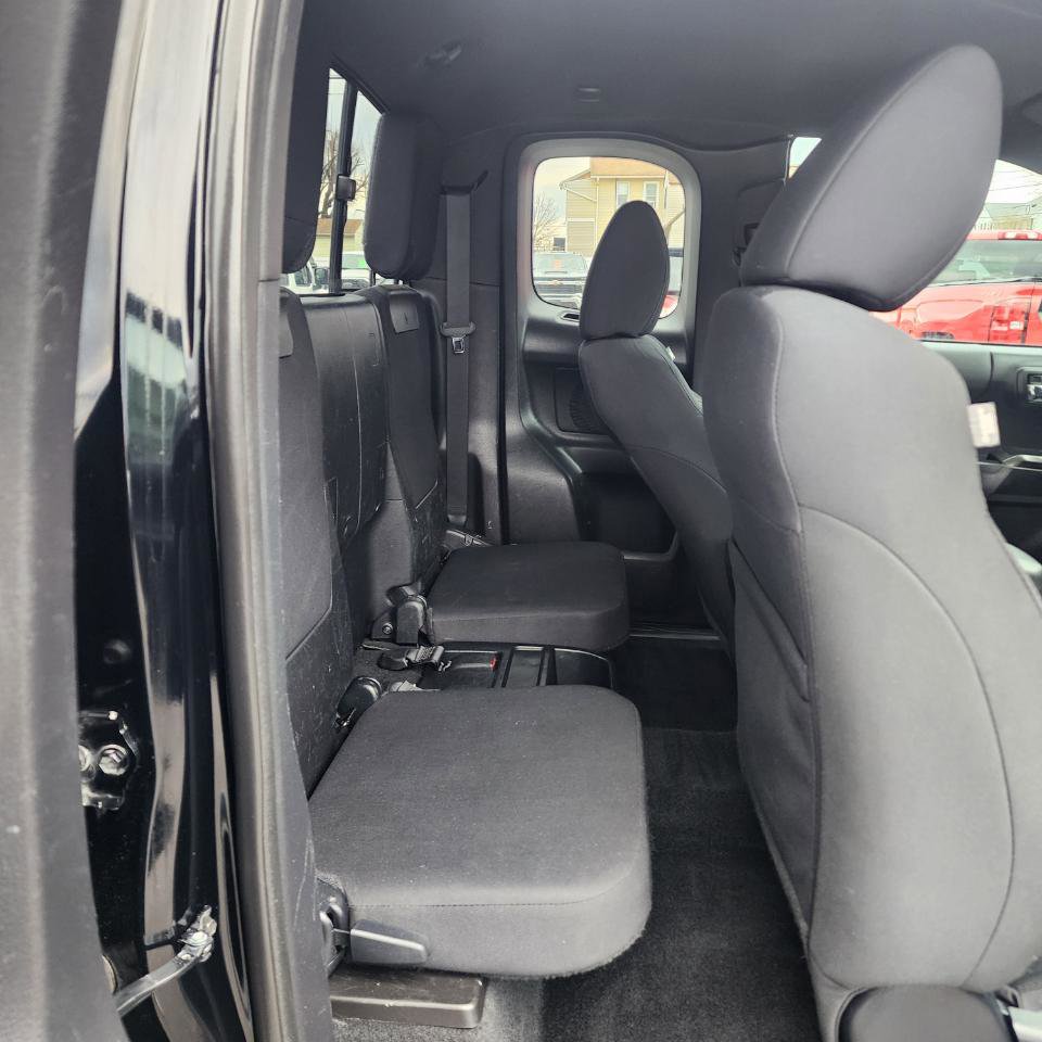 Used 2016 Toyota Tacoma TRD Off-Road w/ Premium & Technology Package image 14