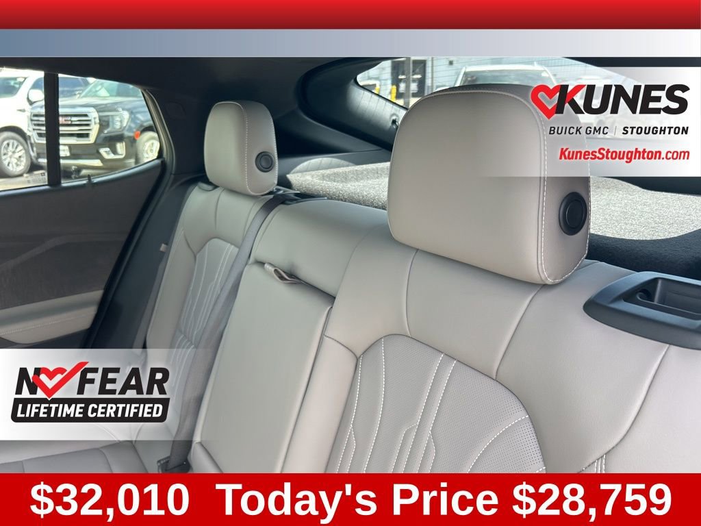 New 2025 Buick Envista Avenir image 43