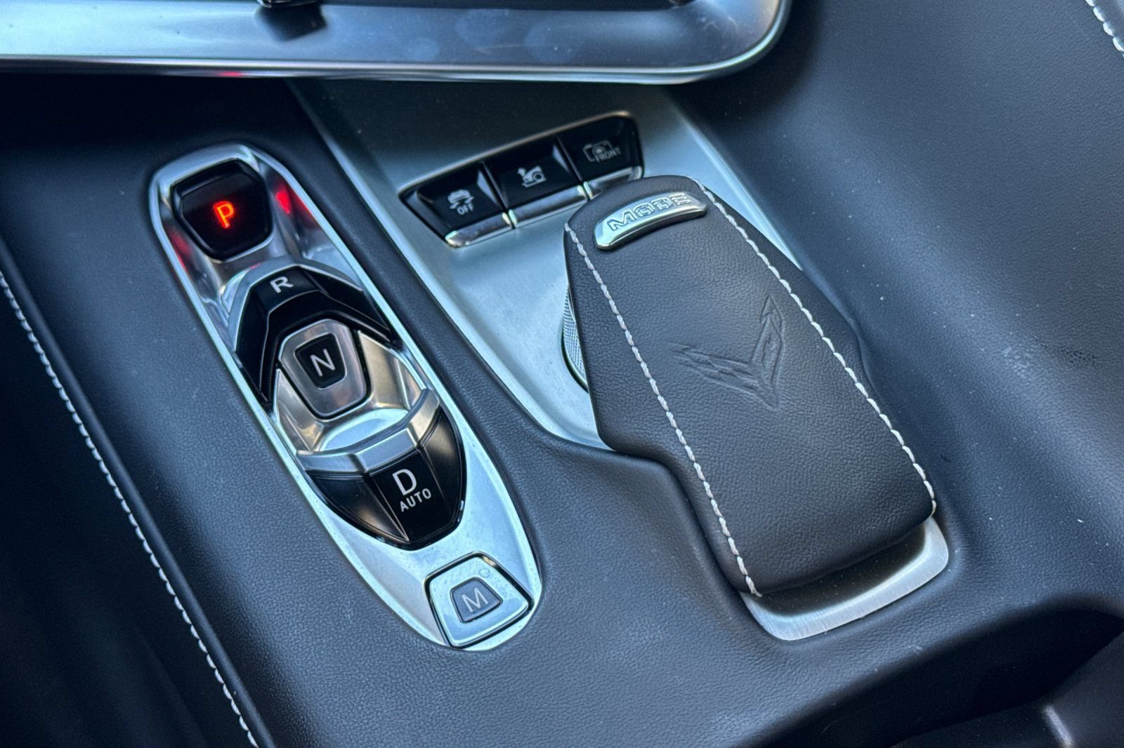 Used 2025 Chevrolet Corvette Stingray Premium Cpe w/ Z51 Performance Package RWD image 19