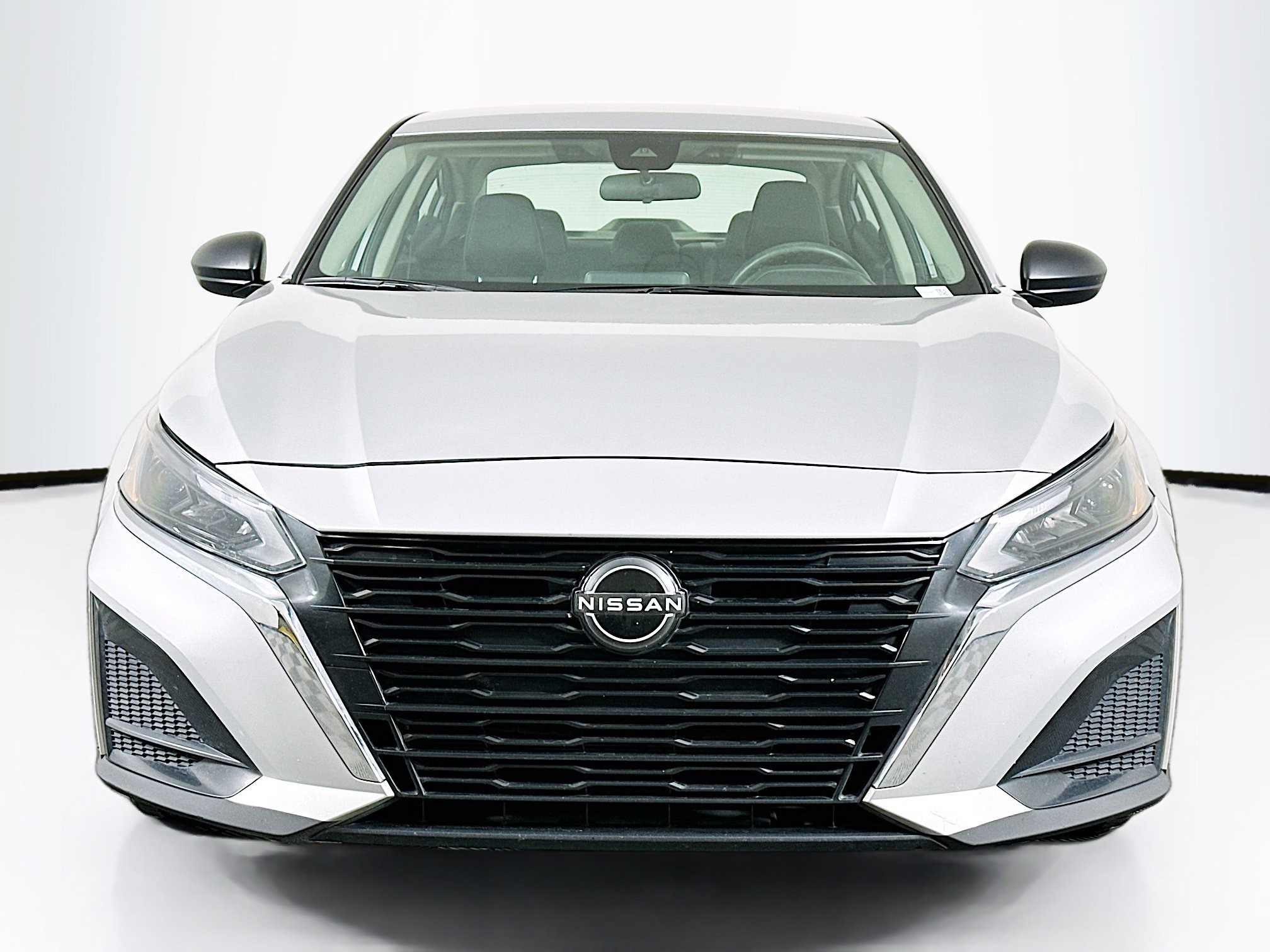 Used 2024 Nissan Altima 2.5 SV image 2