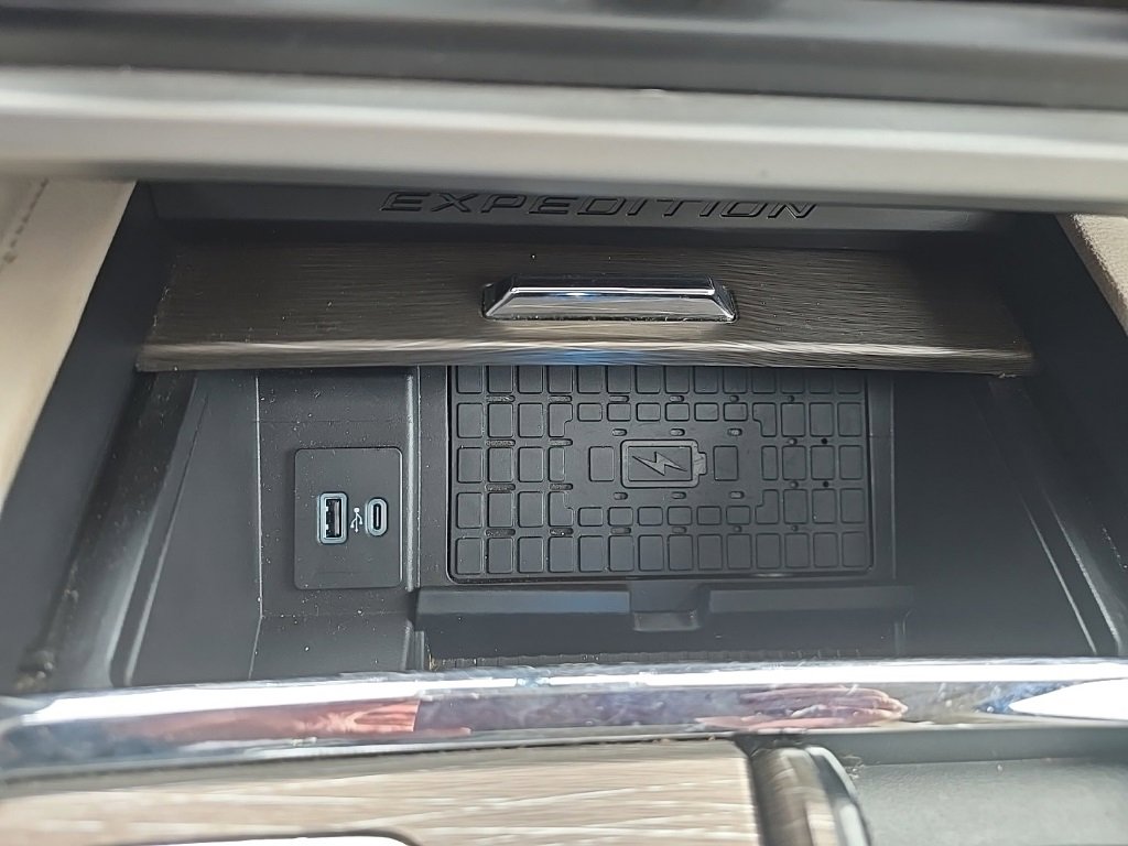 Used 2023 Ford Expedition Limited image 8