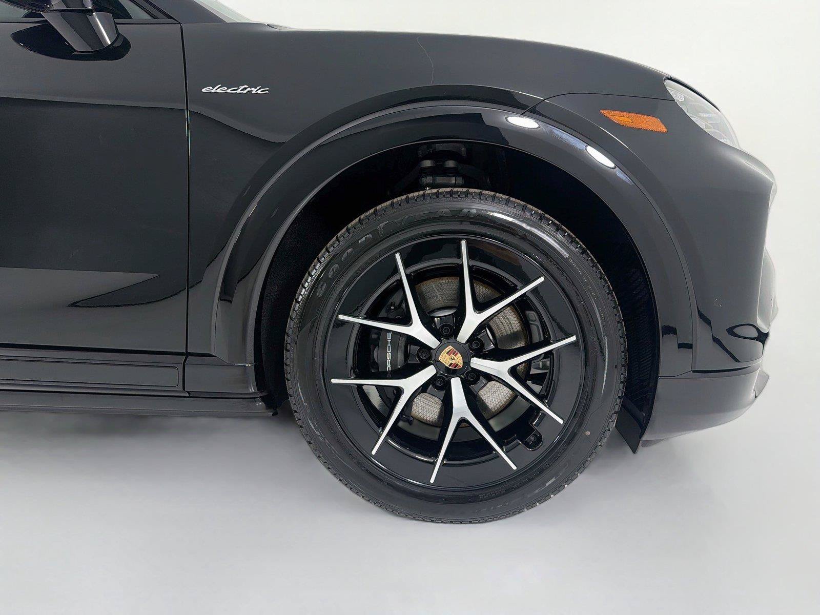 New 2026 Porsche Cayenne Coupe AWD/4WD image 19