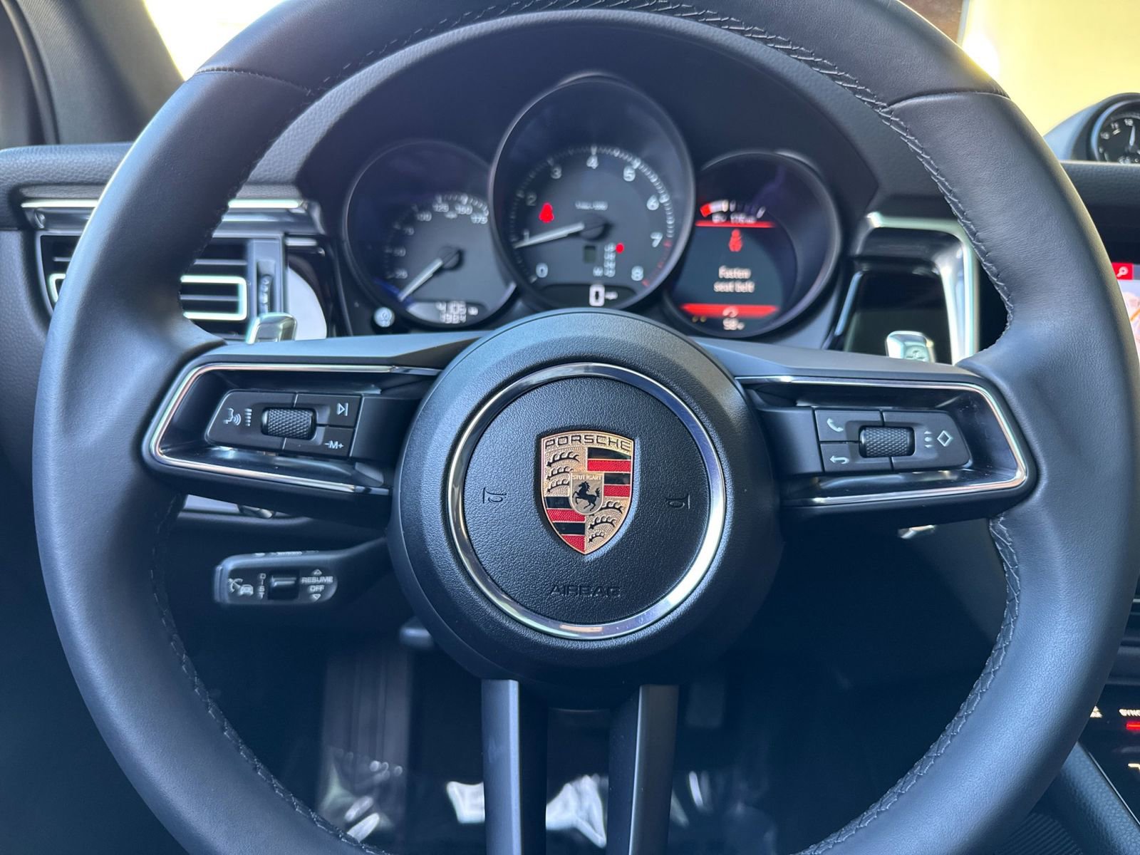 Certified 2025 Porsche Macan image 26