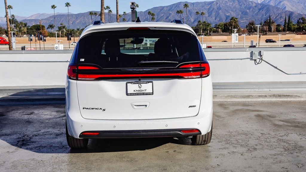 New 2026 Chrysler Pacifica Select w/ S Appearance Package image 7