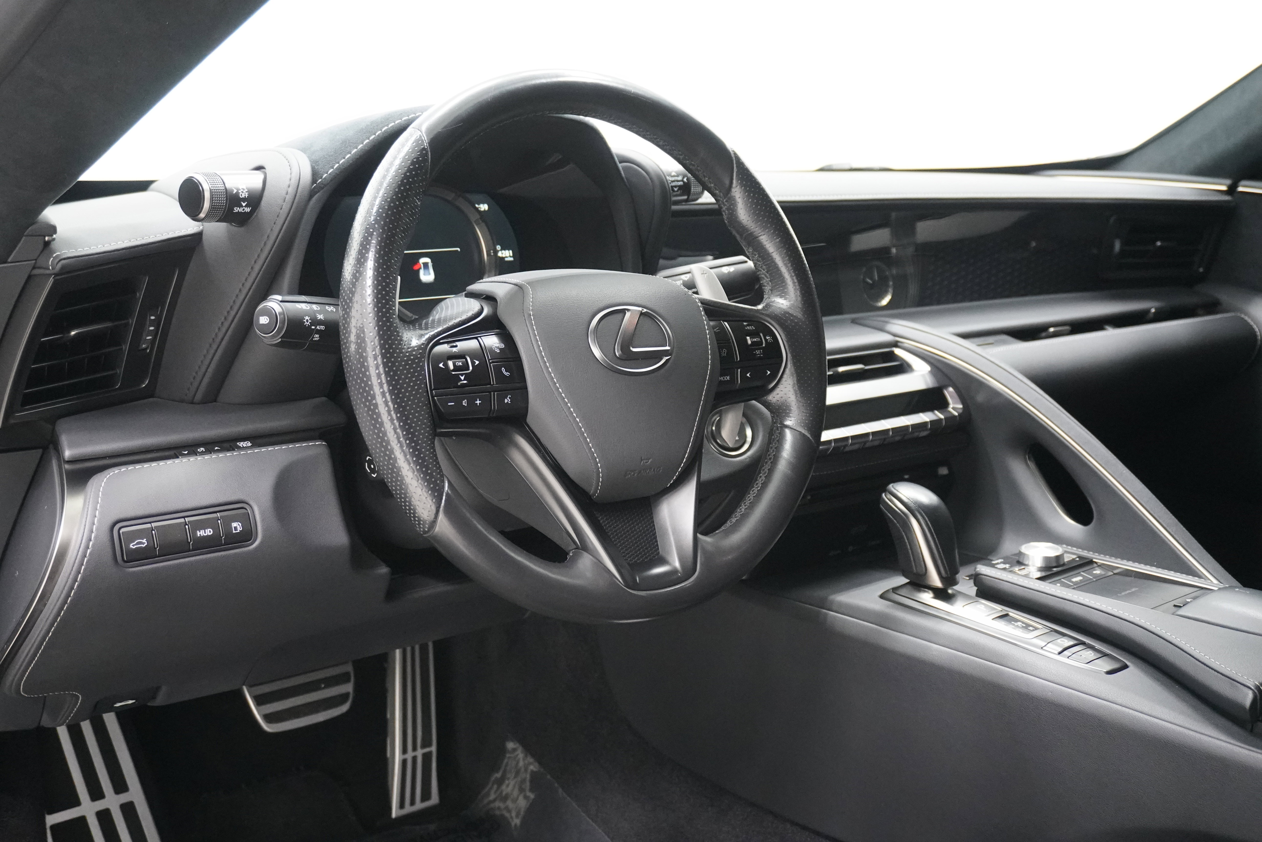Used 2018 Lexus LC 500 Coupe w/ Performance Package RWD image 10