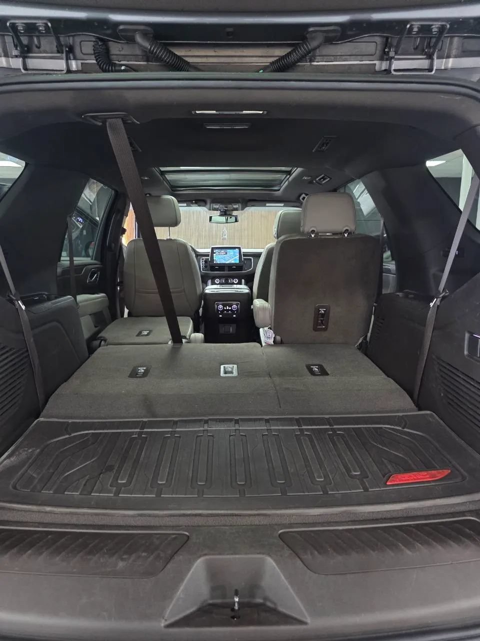 Used 2021 GMC Yukon SLT w/ SLT Premium Package RWD image 10