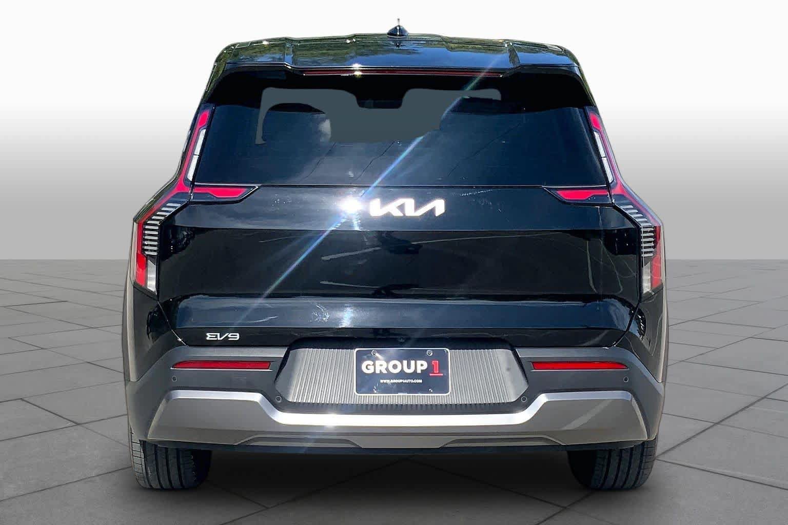 Certified 2024 Kia EV9 Light Long Range RWD image 4