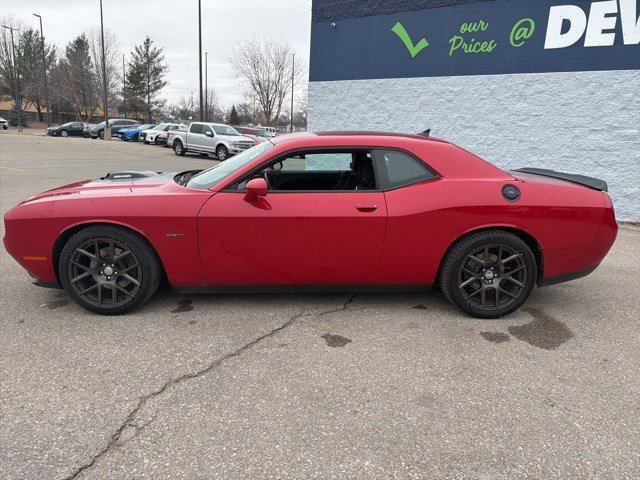 Used 2016 Dodge Challenger R/T image 2
