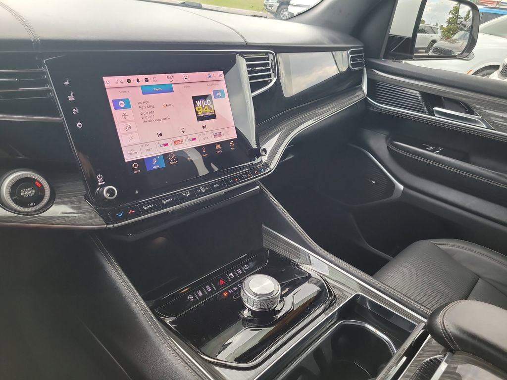 Used 2022 Jeep Wagoneer Series III w/ Flexible Seating Group RWD image 21