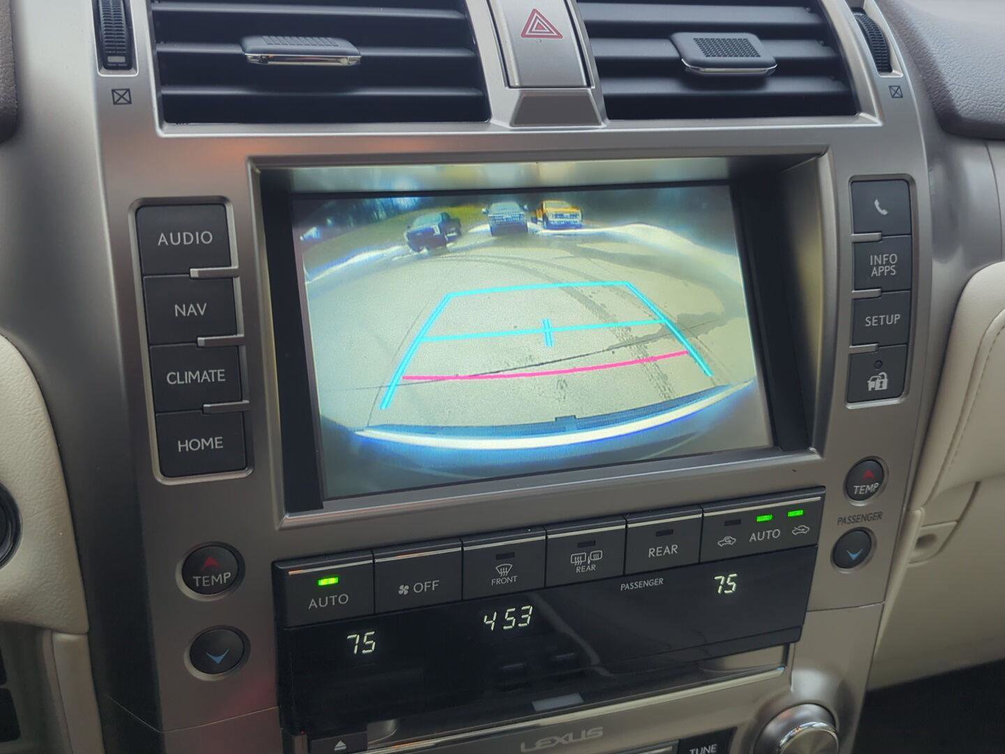 Used 2019 Lexus GX 460 Premium w/ Premium Package image 14