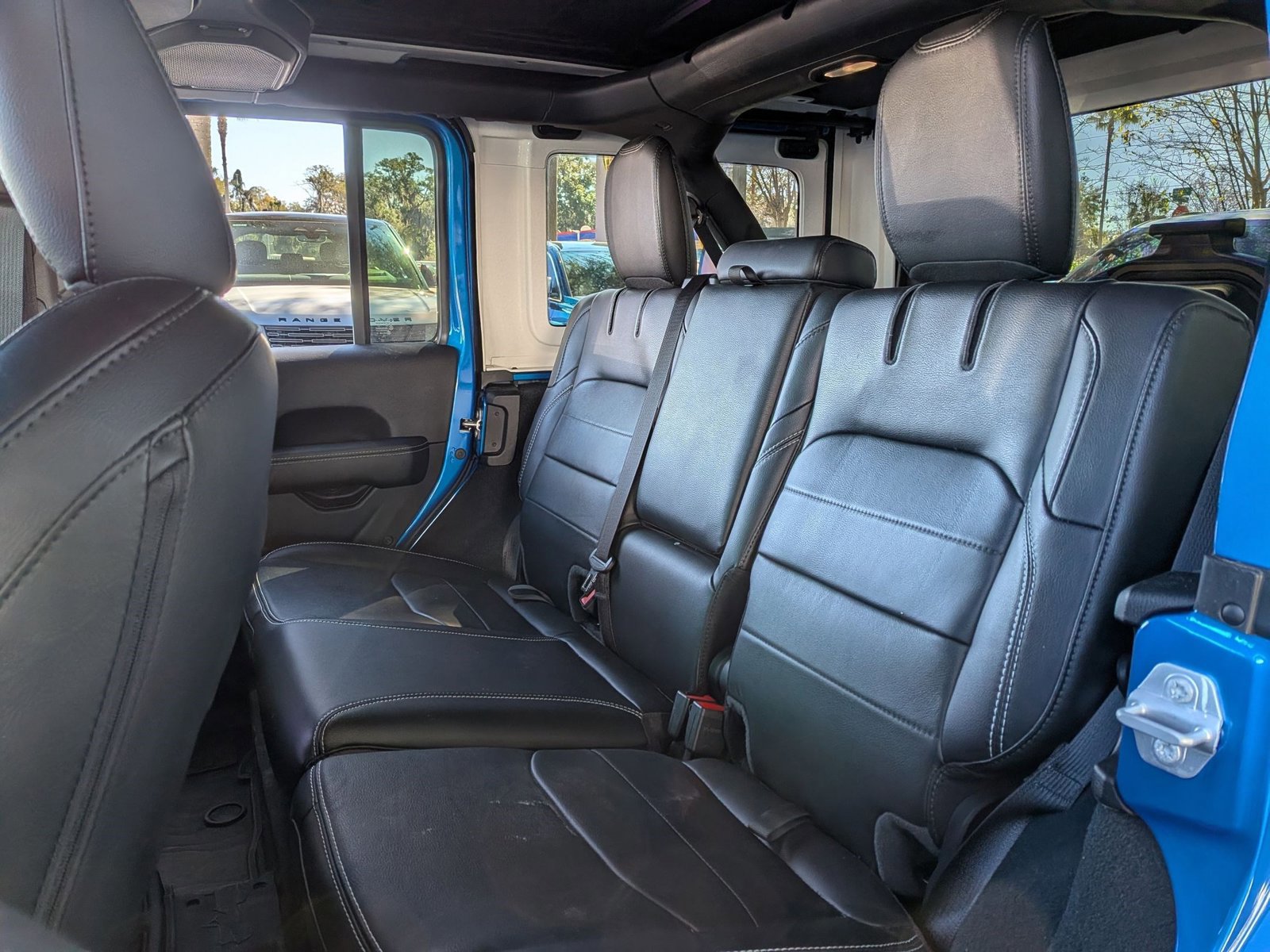 Used 2022 Jeep Wrangler Unlimited Sahara w/ Cold Weather Group image 16