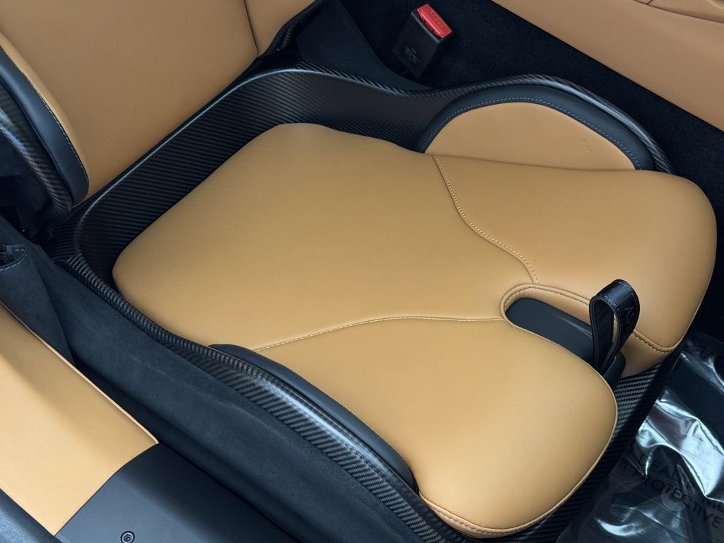 Used 2025 Aston Martin DB12 Coupe image 38